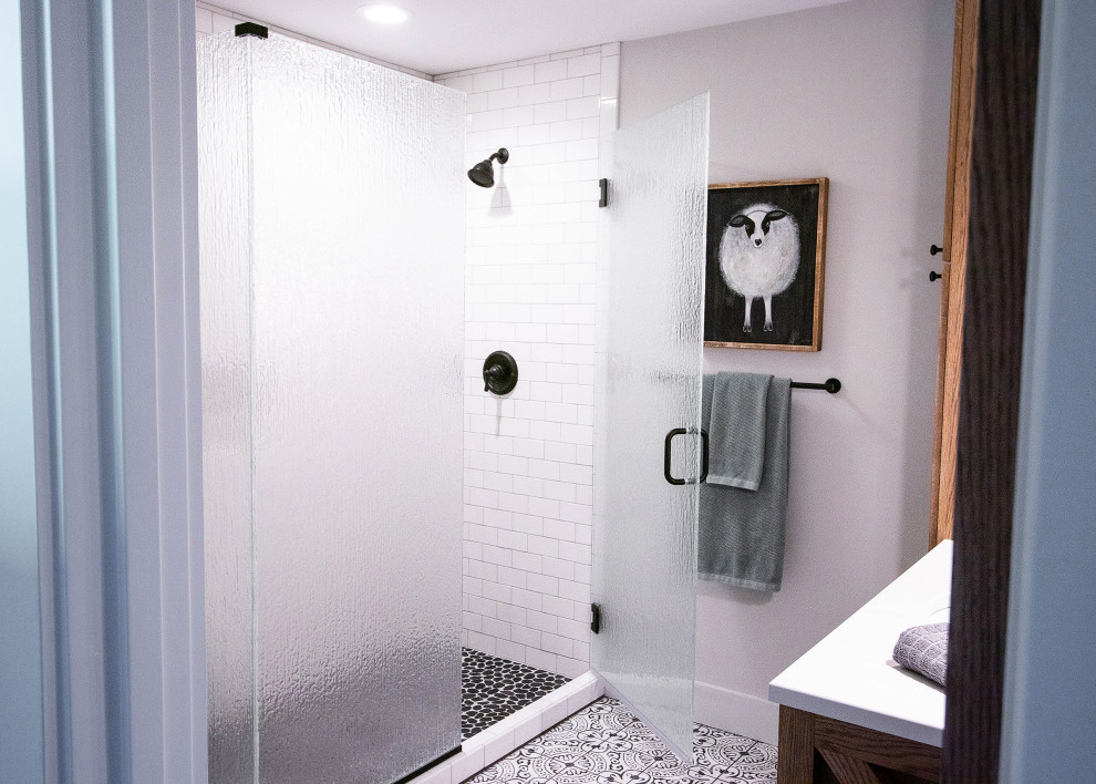 Идея дизайна: ванная комната среднего размера в стиле рустика