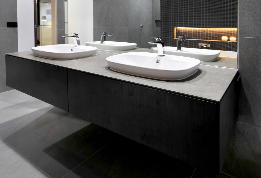 Inspiration for a large industrial master bathroom remodel in Melbourne
