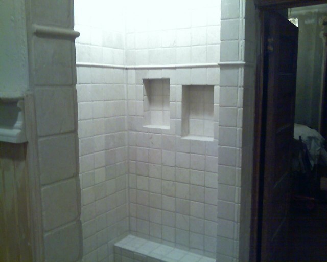 Stone Shower With Seat & Niches Contemporain Salle de Bain Salt