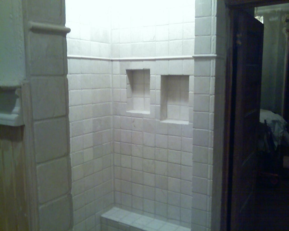Idéer för ett stort modernt badrum