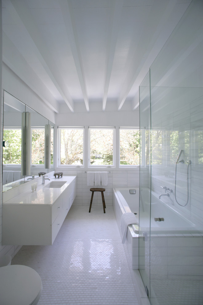 Bathroom - contemporary bathroom idea in New York