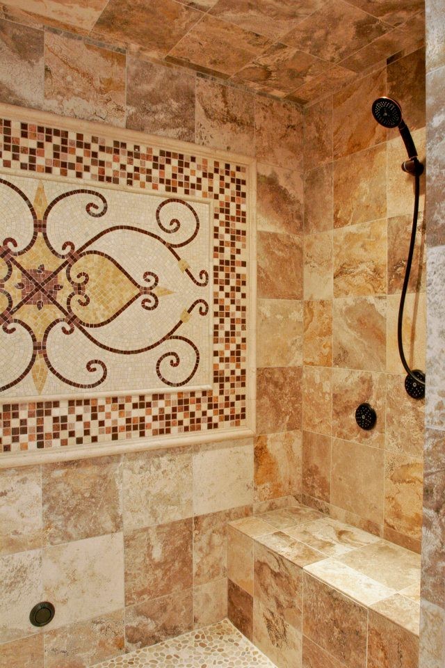 Idee per una stanza da bagno tradizionale con doccia a filo pavimento