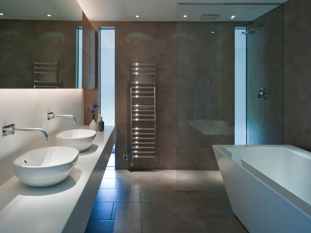 Esempio di una stanza da bagno per bambini minimal con ante lisce, top in superficie solida e piastrelle grigie