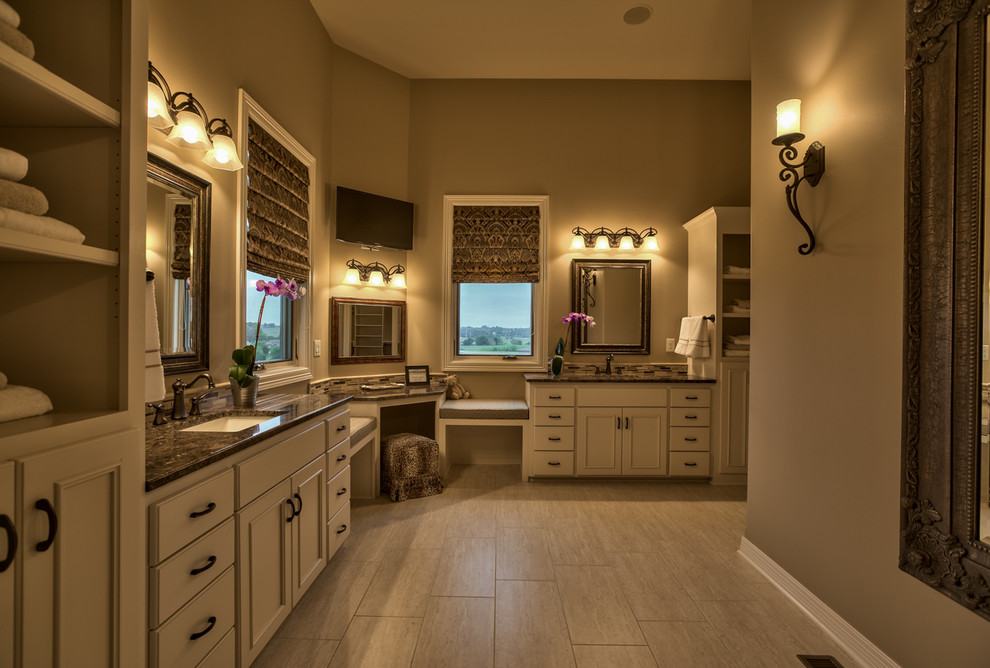 Example of a transitional bathroom design in Omaha
