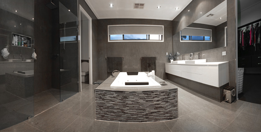 Idéer för ett stort modernt en-suite badrum, med släta luckor, vita skåp, ett platsbyggt badkar, en dubbeldusch, en toalettstol med hel cisternkåpa, porslinskakel, klinkergolv i keramik och bänkskiva i kvarts