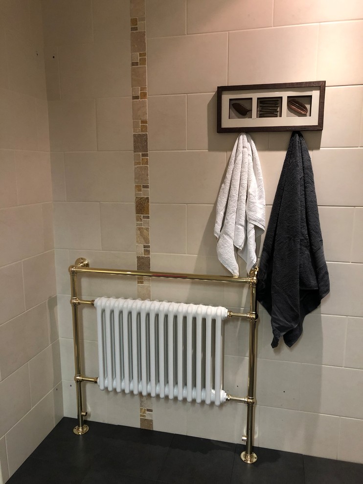 Klassisches Badezimmer in Gloucestershire
