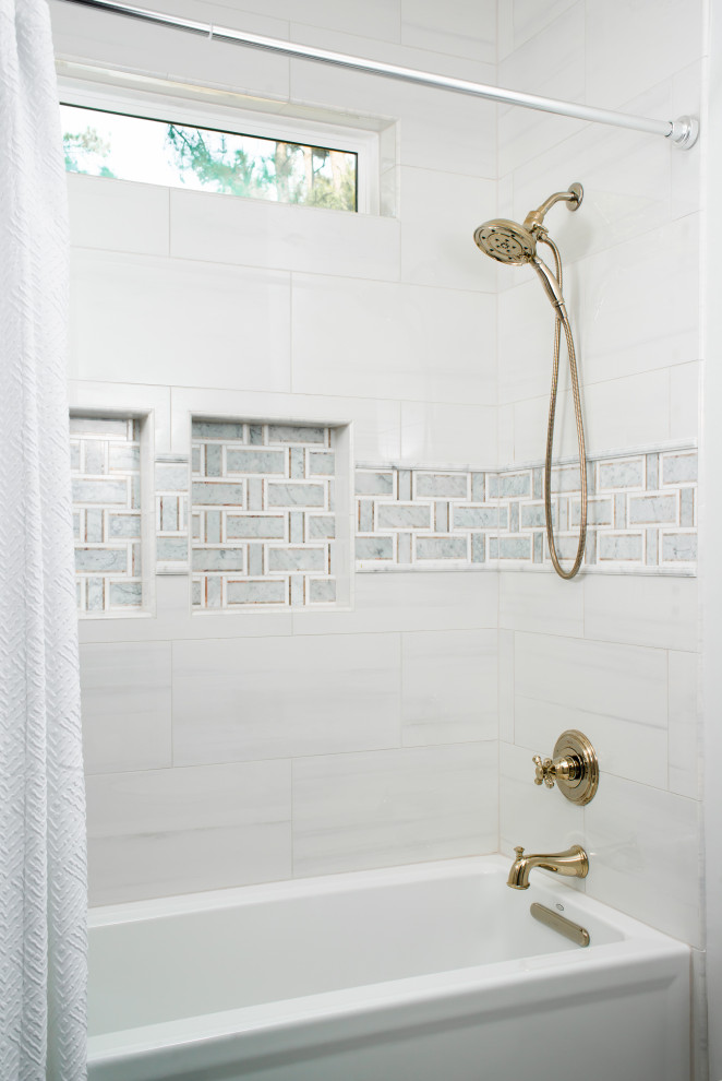 Inspiration for a small traditional bathroom in Houston with white tiles, porcelain tiles, a shower curtain, a shower/bath combination and a wall niche.
