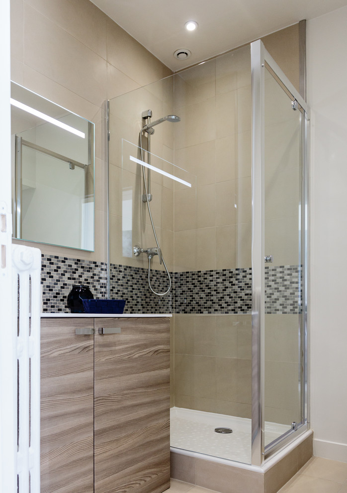 Example of a trendy bathroom design in Nice