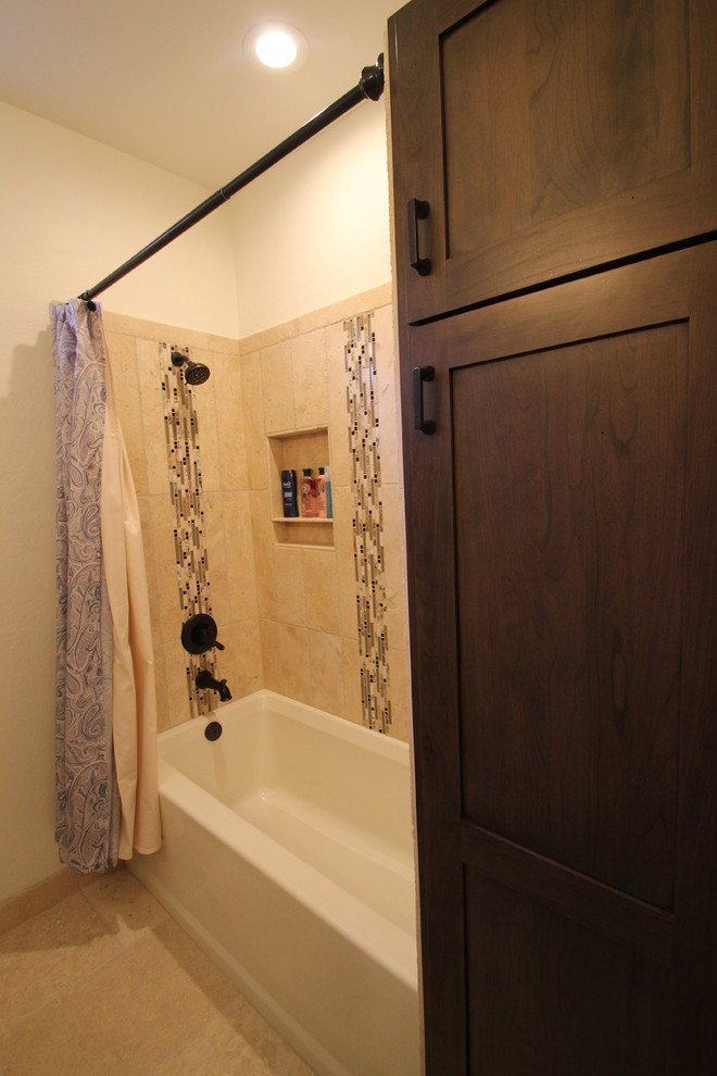 Inspiration pour une salle de bain principale design en bois foncé de taille moyenne avec un placard à porte shaker, une baignoire en alcôve, un combiné douche/baignoire, WC séparés, un carrelage beige, un carrelage marron, un carrelage multicolore, des carreaux en allumettes, un mur beige, un sol en carrelage de céramique, un lavabo encastré et un plan de toilette en granite.