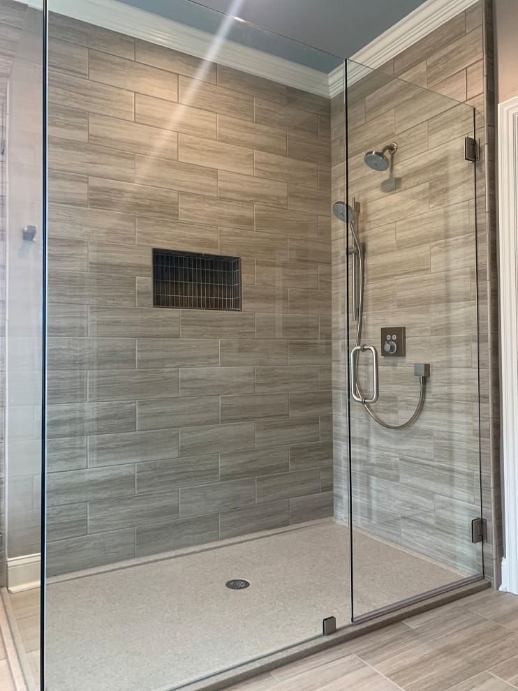 Stunning Master with ONYX Shower Pan Klassisch Badezimmer