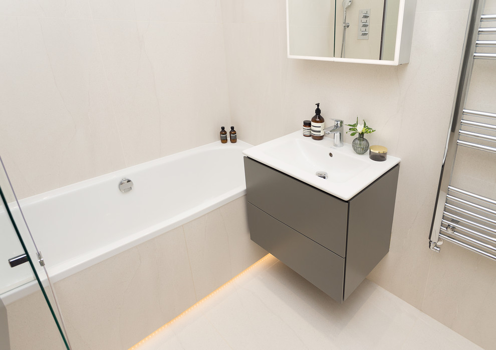 Photo of a bathroom in London with a built-in bath.