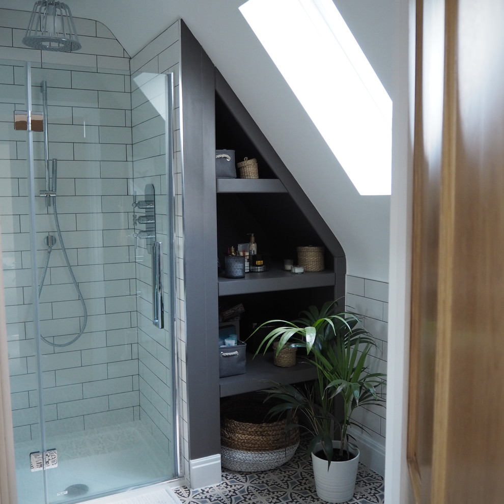 Design ideas for a small scandi ensuite bathroom in Other.