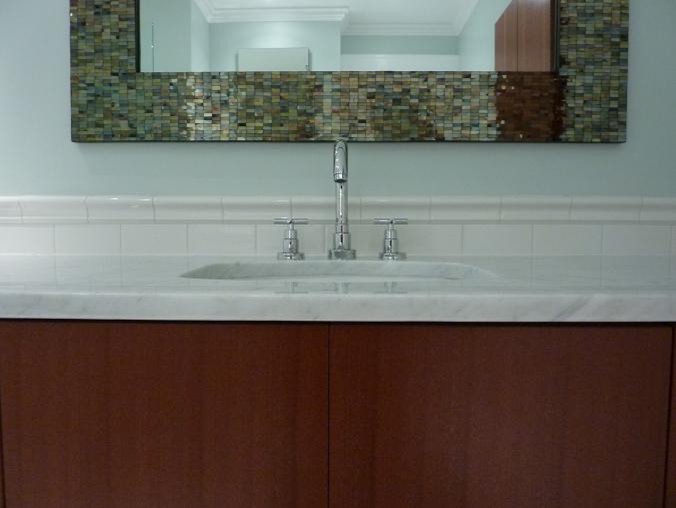 Example of a minimalist bathroom design in Tampa