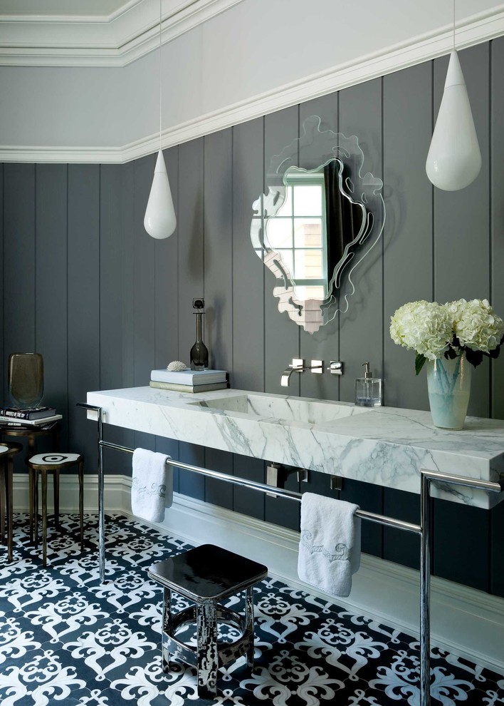 Idéer för mycket stora funkis en-suite badrum, med ett fristående badkar, vit kakel, mosaik och marmorbänkskiva