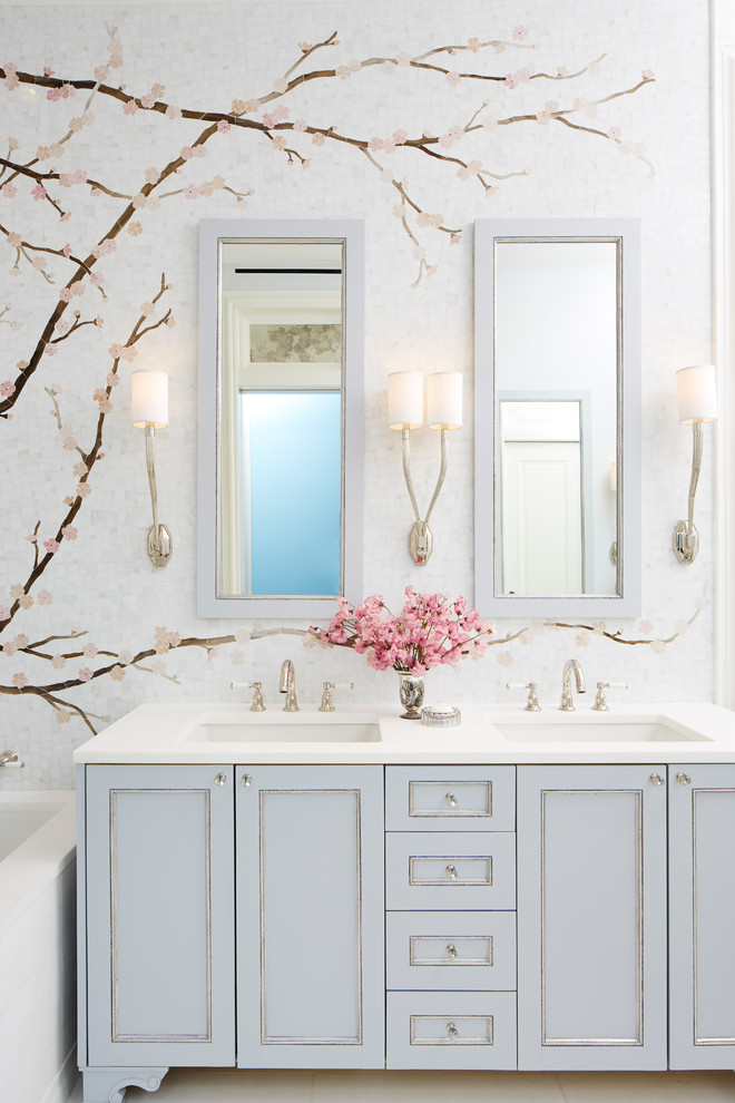 Imagen de cuarto de baño tradicional renovado de tamaño medio con armarios con paneles empotrados, puertas de armario azules, baldosas y/o azulejos multicolor, baldosas y/o azulejos en mosaico, lavabo bajoencimera, aseo y ducha y encimera de cuarzo compacto