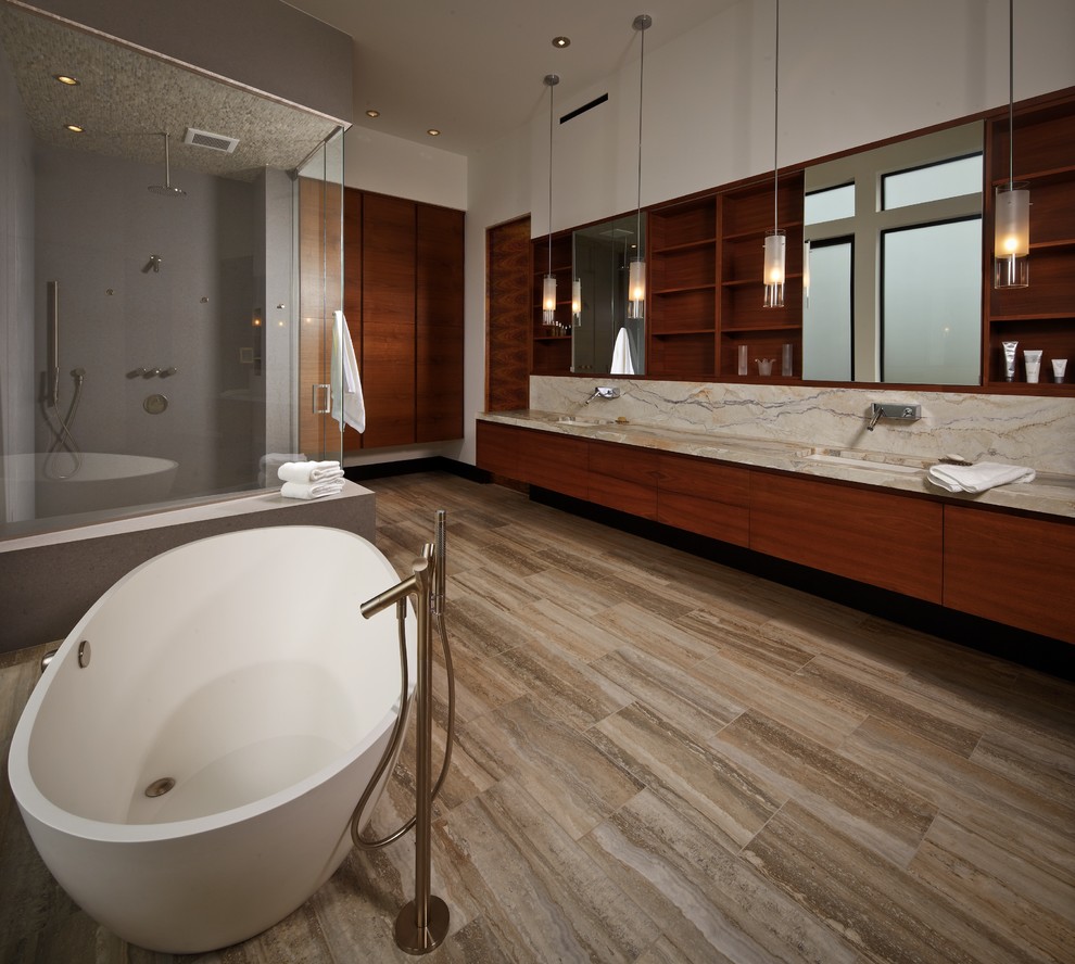 Идея дизайна: ванная комната в стиле модернизм с врезной раковиной, плоскими фасадами, темными деревянными фасадами, мраморной столешницей, отдельно стоящей ванной и душем в нише