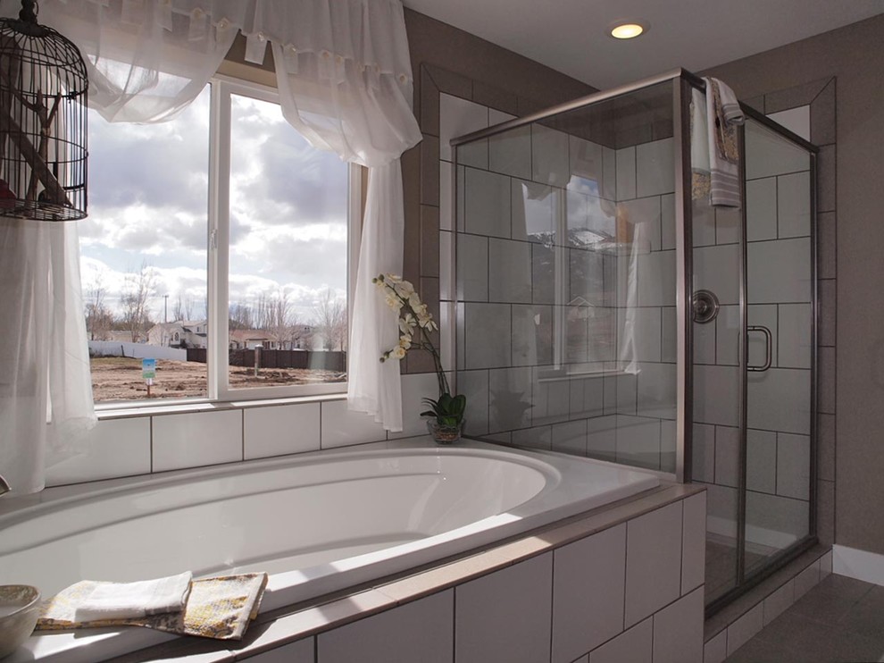 ソルトレイクシティにあるトラディショナルスタイルのおしゃれな浴室の写真