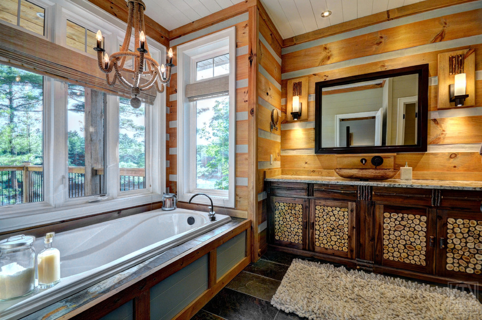 Foto de cuarto de baño principal rural de tamaño medio con puertas de armario de madera oscura, bañera encastrada, suelo de pizarra, lavabo sobreencimera y encimera de granito