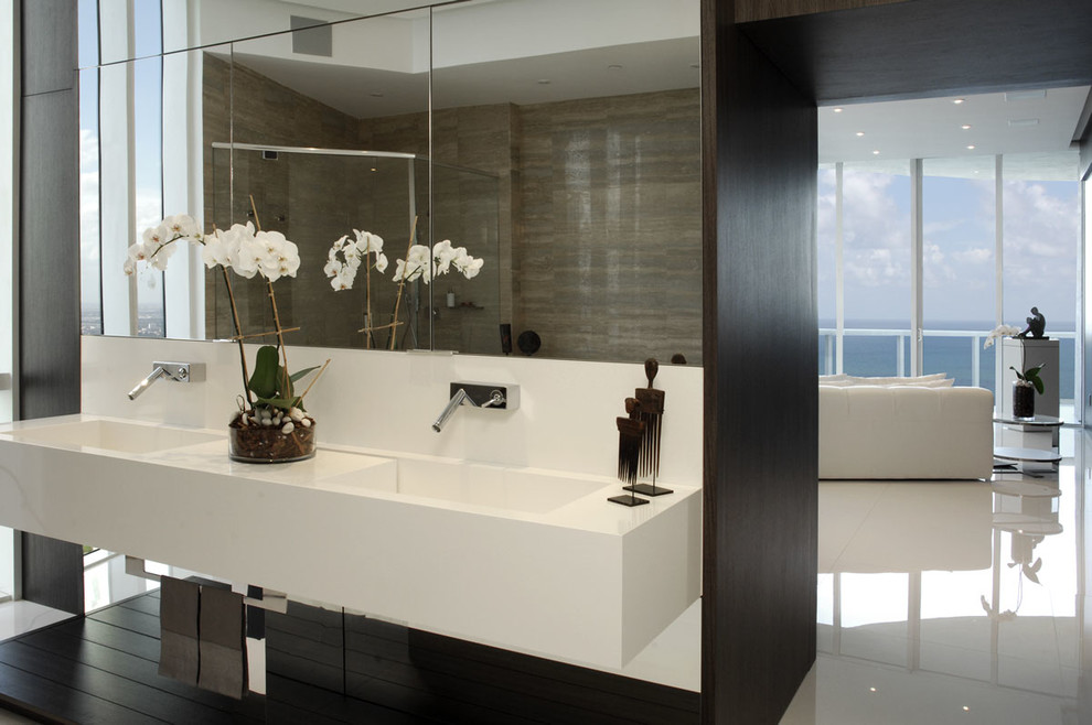 Bathroom - modern bathroom idea in Miami