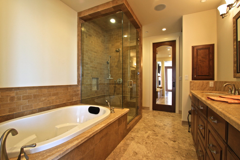 Idee per una stanza da bagno padronale chic con piastrelle gialle e pavimento in gres porcellanato