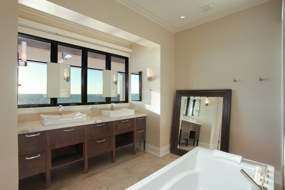 Inspiration for a contemporary bathroom in Tampa.