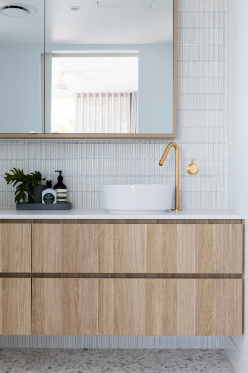 Harmony of Wood and Green: Reflecting Nature in Bathrooms