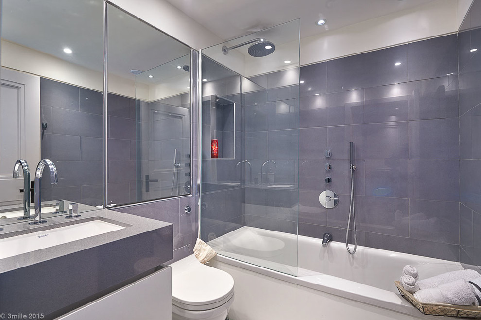 Example of a minimalist bathroom design in Nice