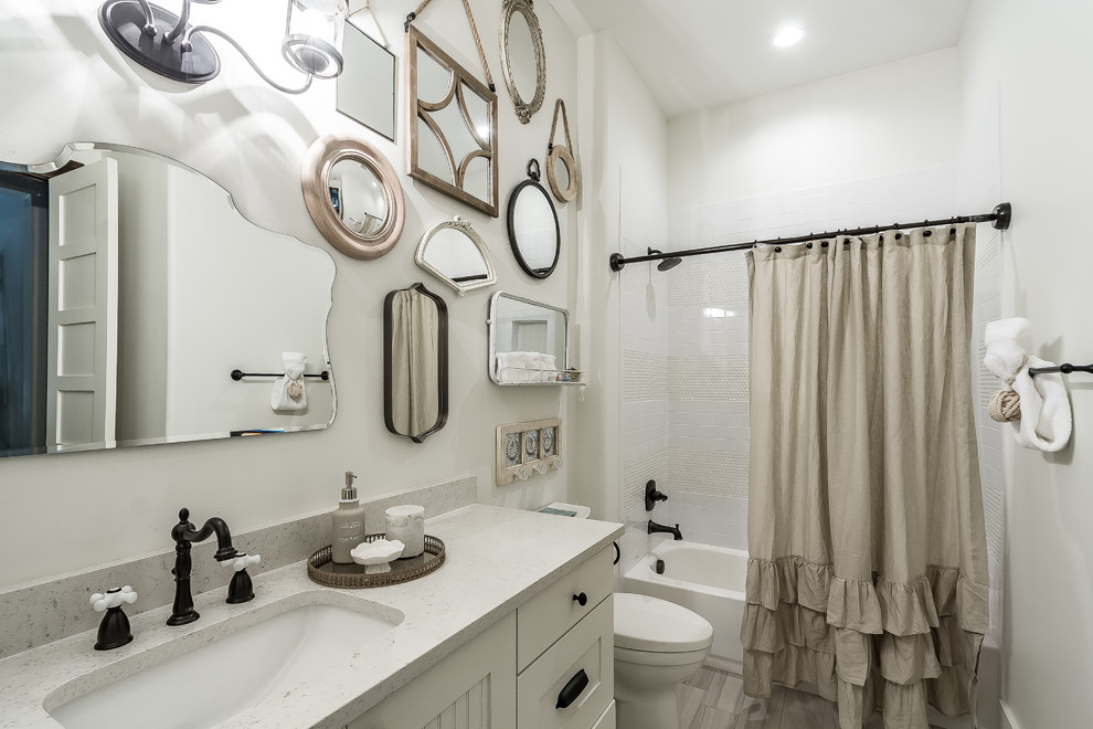 Inspiration for a cottage bathroom remodel in Dallas