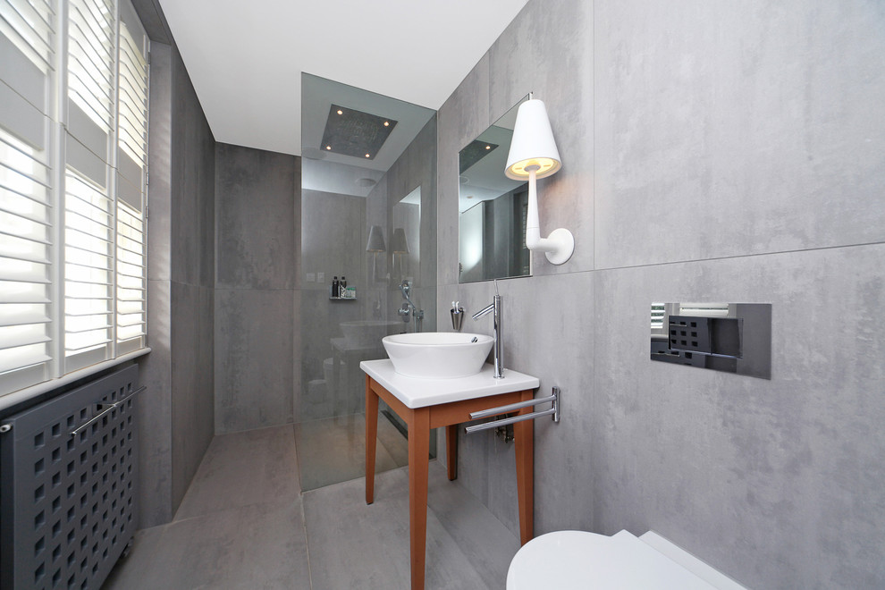 Photo of a bathroom in London with feature lighting.