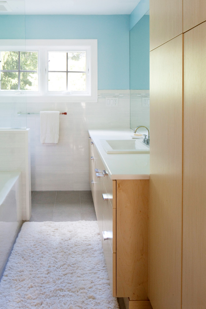 Bathroom - contemporary bathroom idea in Philadelphia with solid surface countertops