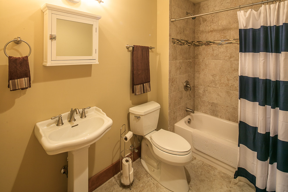 Immagine di una stanza da bagno rustica