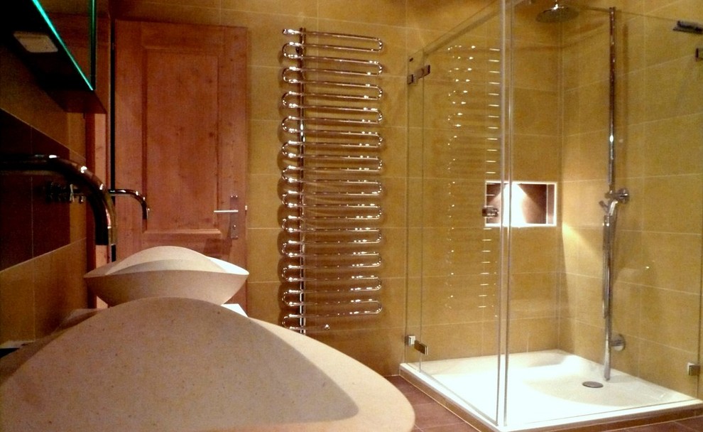Aménagement d'une salle de bain moderne.