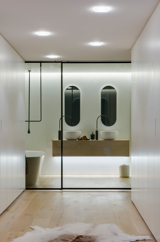 Inspiration for a contemporary bathroom remodel