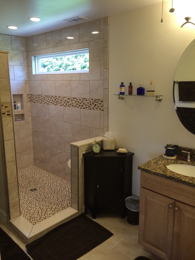 Mittelgroßes Klassisches Badezimmer En Suite mit profilierten Schrankfronten in Baltimore