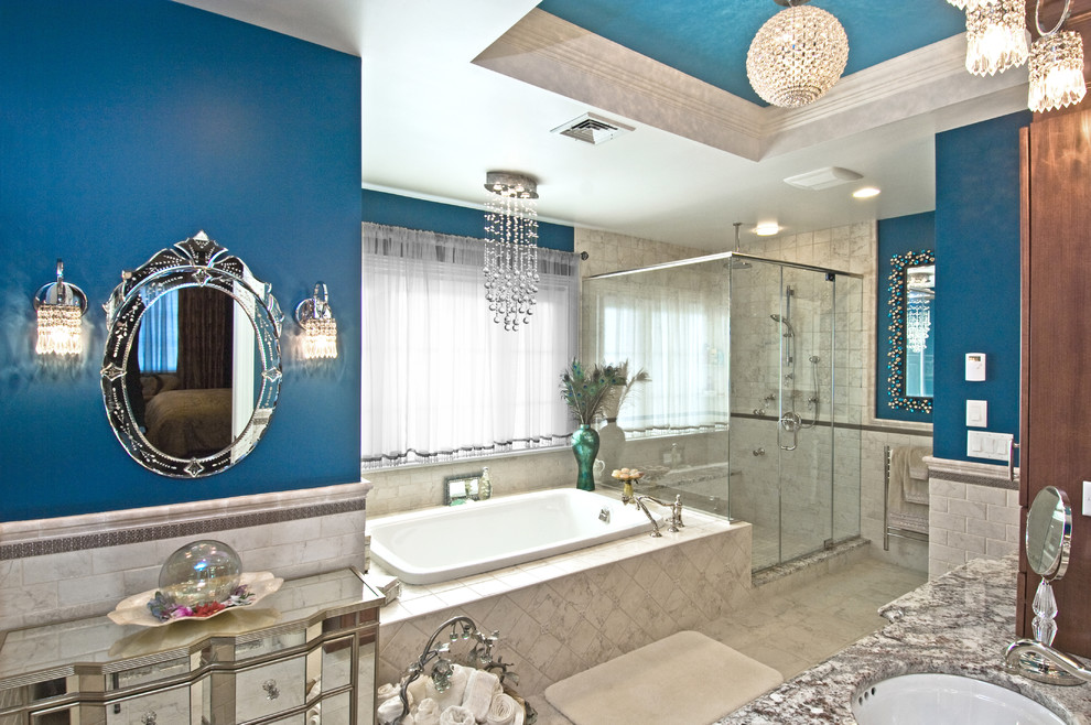 Exemple d'une salle de bain chic avec un plan de toilette en granite et un carrelage métro.