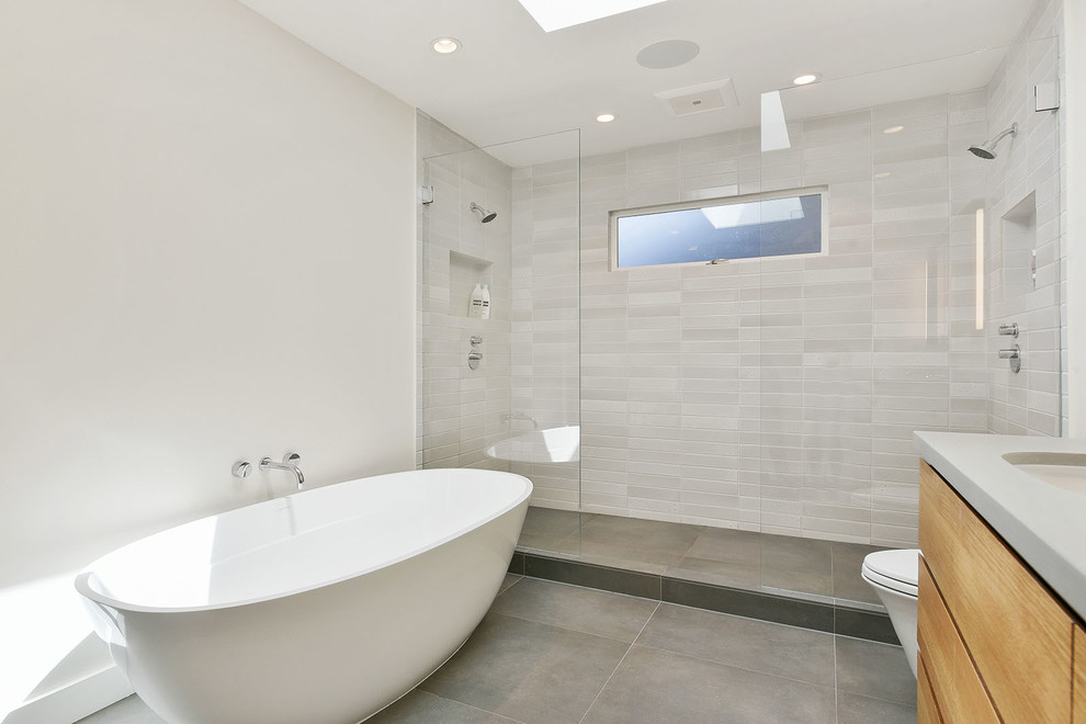 Bathroom - contemporary master gray tile and porcelain tile porcelain tile bathroom idea in San Francisco with gray walls