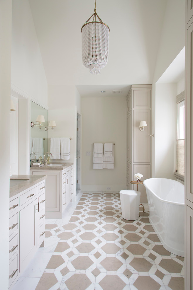 Идея дизайна: ванная комната в стиле неоклассика (современная классика) с фасадами в стиле шейкер, отдельно стоящей ванной, бежевыми стенами, душевой кабиной, врезной раковиной и бежевым полом