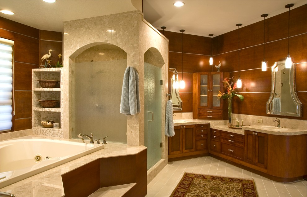 Inspiration for a classic bathroom in Tampa.