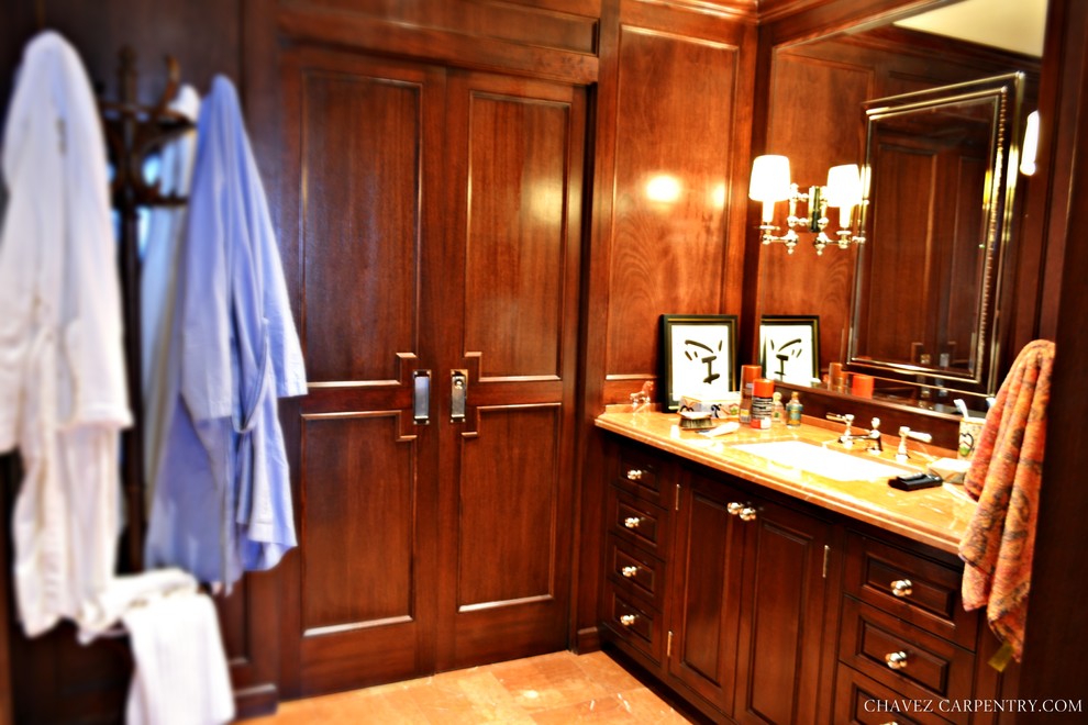 На фото: ванная комната среднего размера в стиле неоклассика (современная классика) с врезной раковиной, фасадами с выступающей филенкой, темными деревянными фасадами, мраморной столешницей и разноцветной плиткой с