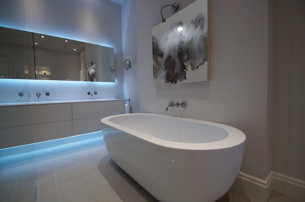 Example of a trendy bathroom design in Cardiff