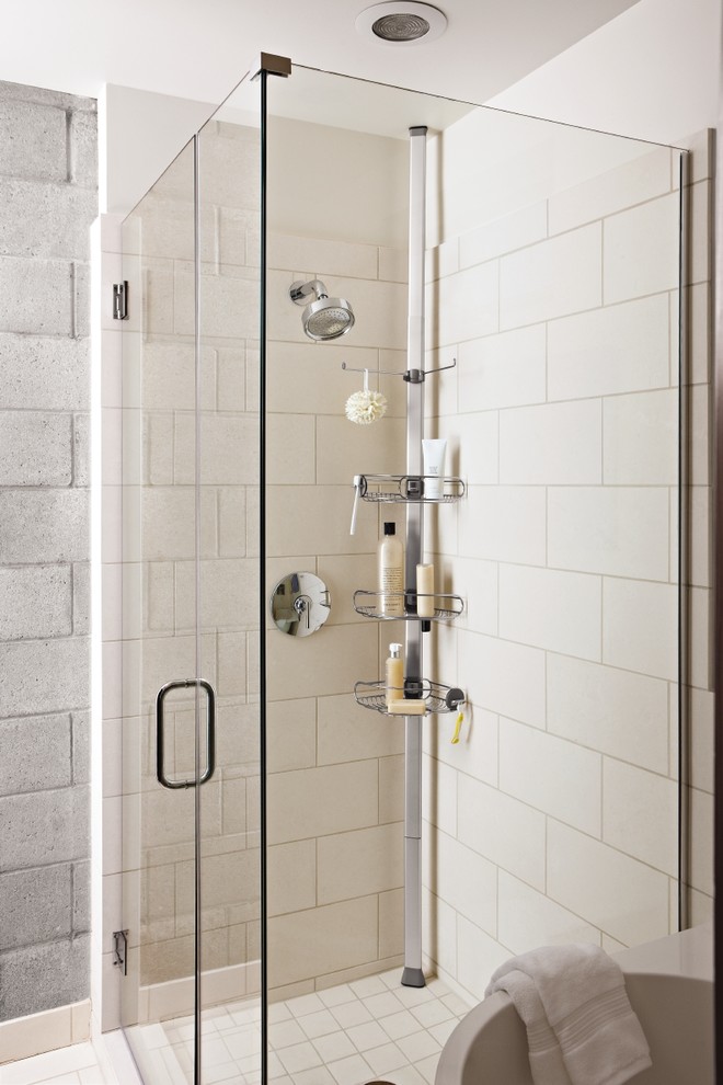 Example of a minimalist bathroom design in Los Angeles