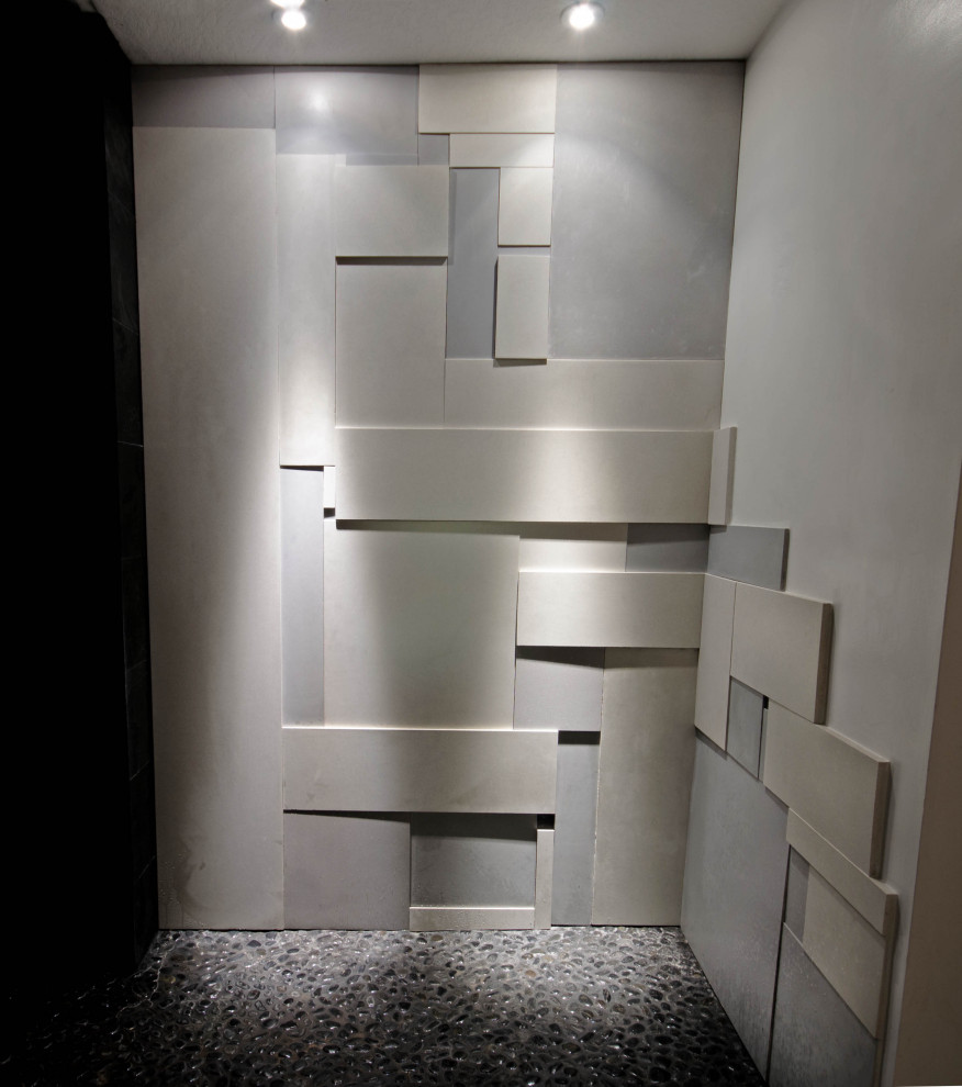 Ispirazione per una stanza da bagno padronale minimal di medie dimensioni con ante bianche, piastrelle multicolore, piastrelle di cemento, top in vetro e top bianco