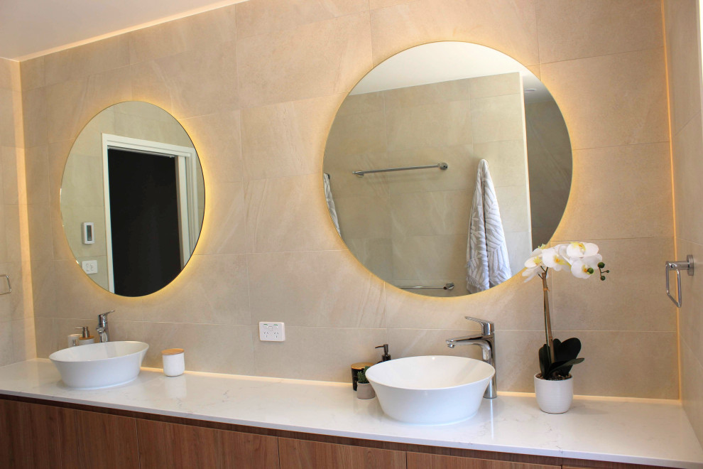 キャンベラにある北欧スタイルのおしゃれな浴室の写真