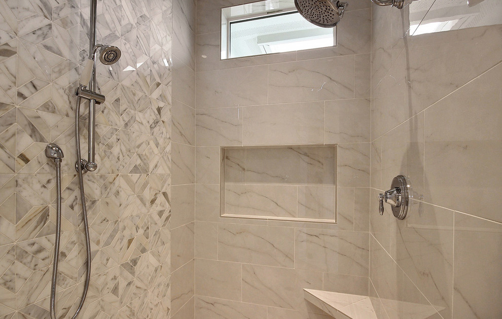 На фото: огромная главная ванная комната в стиле кантри с фасадами в стиле шейкер, темными деревянными фасадами, отдельно стоящей ванной, двойным душем, унитазом-моноблоком, разноцветной плиткой, керамической плиткой, белыми стенами, полом из цементной плитки, врезной раковиной, столешницей из искусственного кварца, белым полом, открытым душем и белой столешницей
