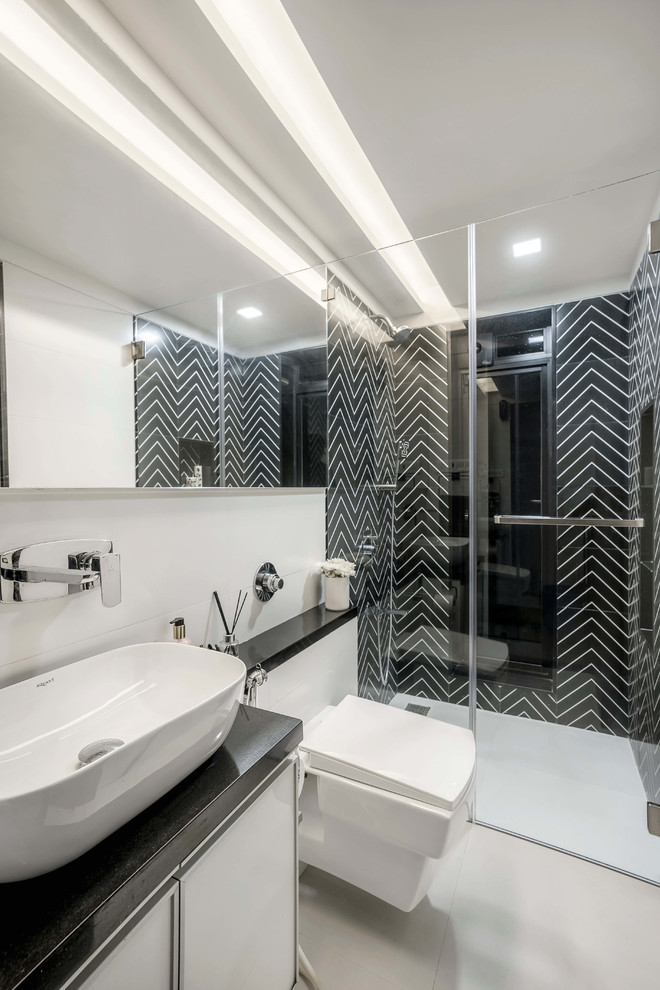 ムンバイにある北欧スタイルのおしゃれな浴室の写真