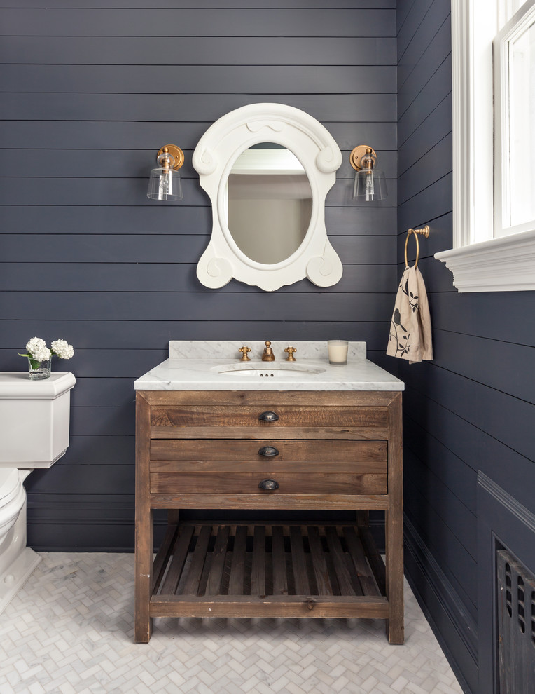 На фото: ванная комната в стиле неоклассика (современная классика) с фасадами цвета дерева среднего тона, раздельным унитазом, синими стенами, полом из мозаичной плитки, душевой кабиной, врезной раковиной, белым полом и плоскими фасадами