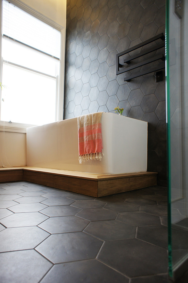 Inspiration for a bathroom in Auckland with grey tiles and porcelain tiles.