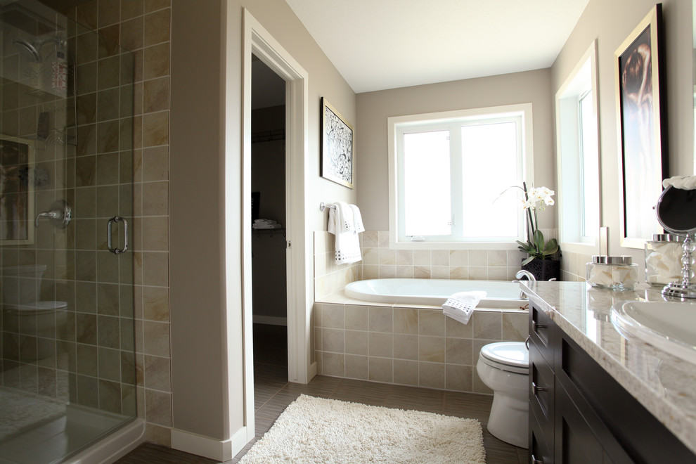 Example of a minimalist bathroom design in Calgary
