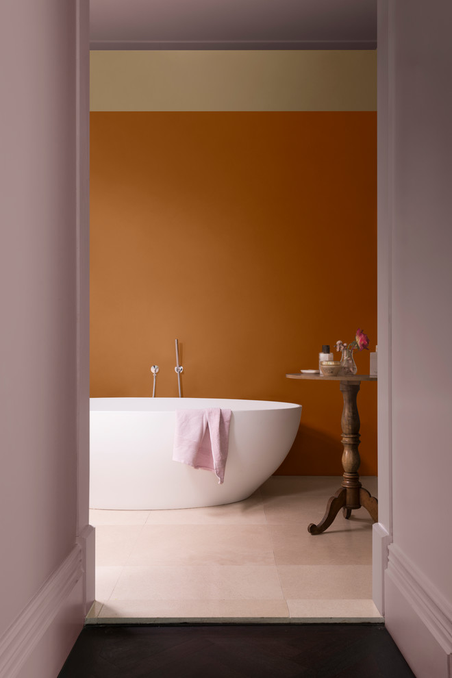 バークシャーにあるトラディショナルスタイルのおしゃれな浴室の写真