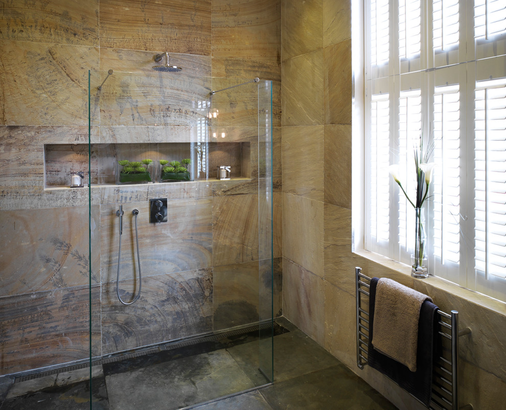 ロンドンにあるコンテンポラリースタイルのおしゃれな浴室 (オープン型シャワー、オープンシャワー) の写真